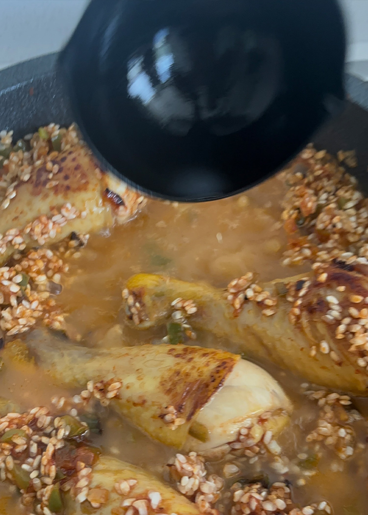 Caldo caliente para arroz con pollo 