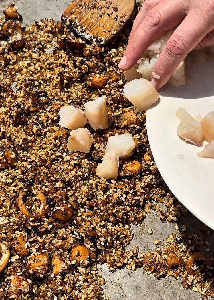 Añadir rape para paella marinera