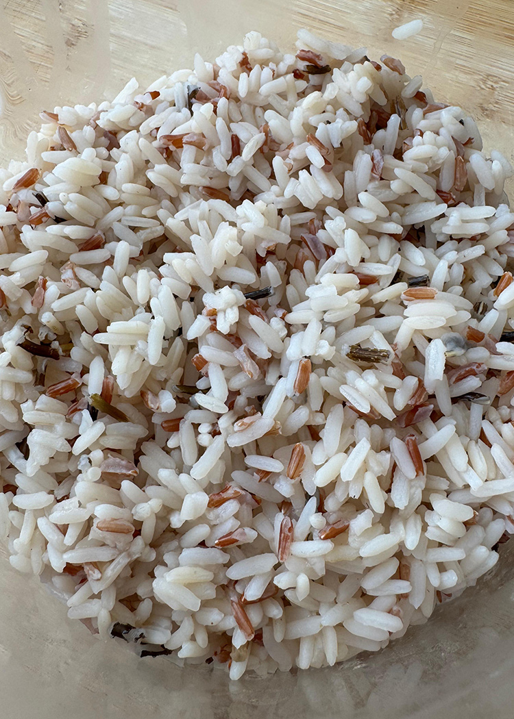 arroz cocido para ensalada de garbanzos y arroz