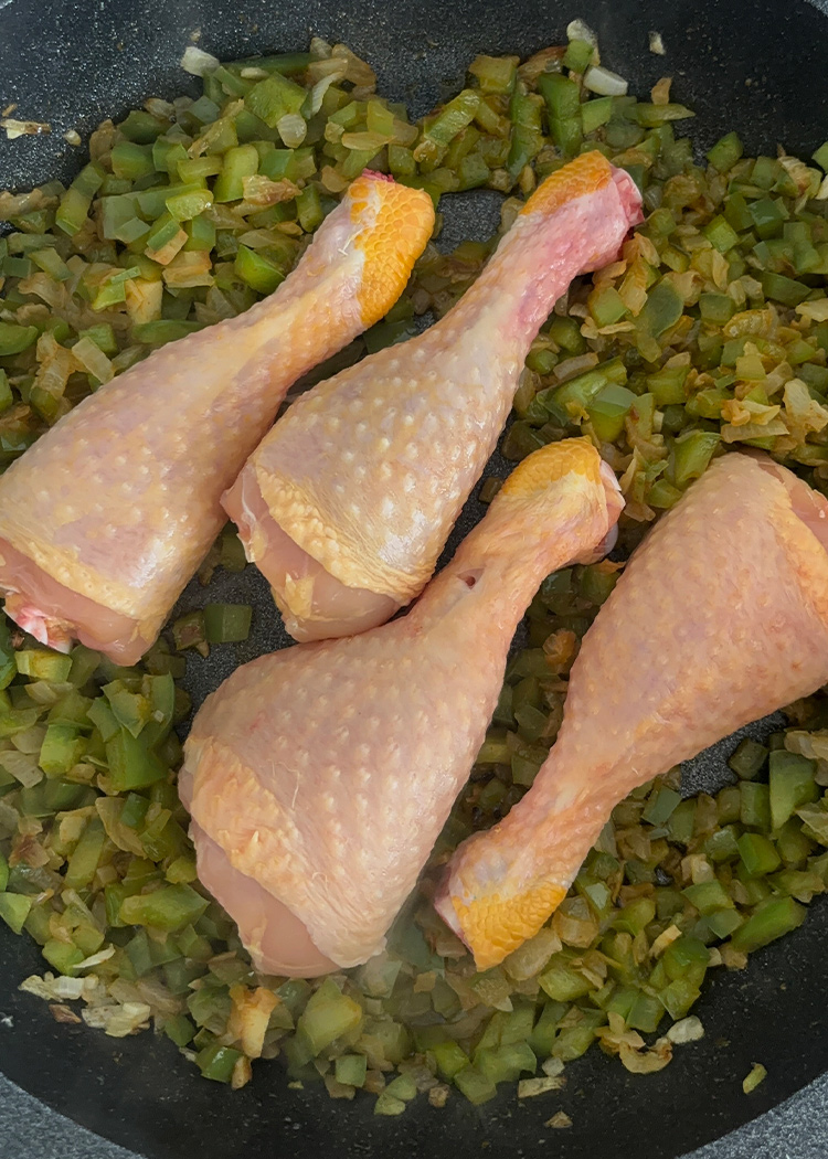 dorar muslos para arroz con pollo 