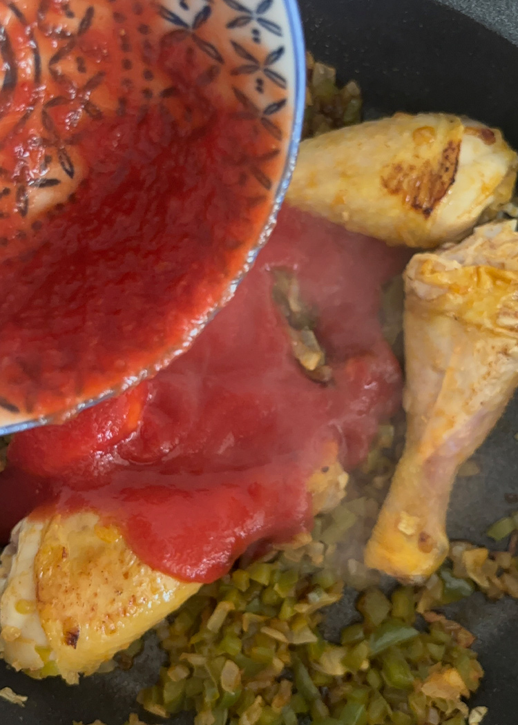 añadir tomate para arroz con pollo 