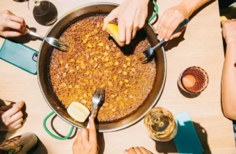 Descubre el arroz perfecto para preparar la mejor paella