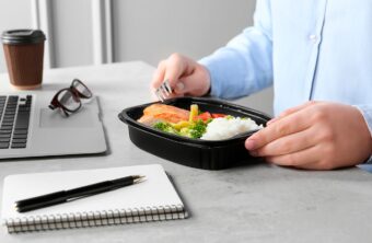 ¿Es seguro comer arroz de un día para otro?