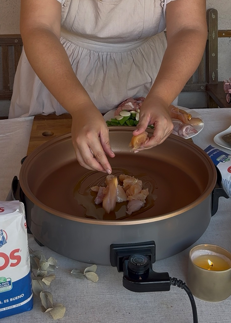 dorar el pollo para paella de pollo 