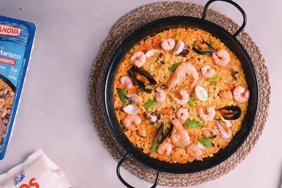 Paella de mariscos congelados en un abrir y cerrar de ojos