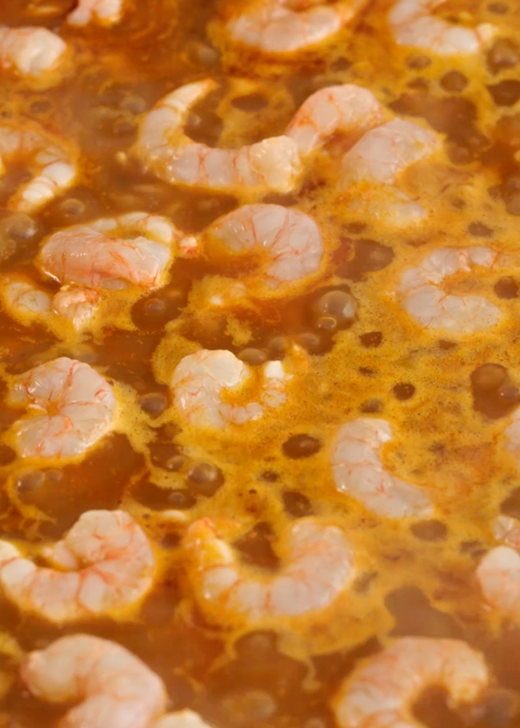 incorporar gambas para fideuá con calamares y gambas
