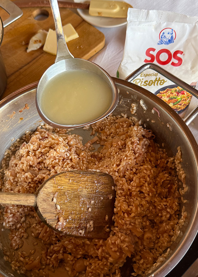 caldo para risotto de gambas y calamares