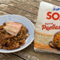 paella de secreto, setas y ajos tiernos