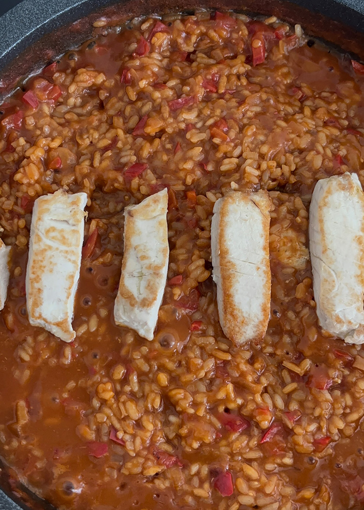 colocar bonito para arroz con bonito