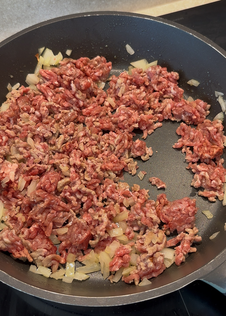 cocinar la carne para berenjenas rellenas con arroz 