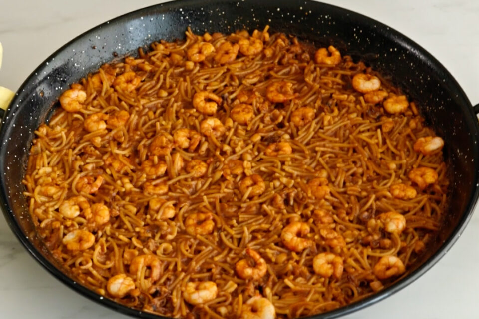 Fideuá de pescado y marisco: la receta perfecta para sorprender a tus invitados