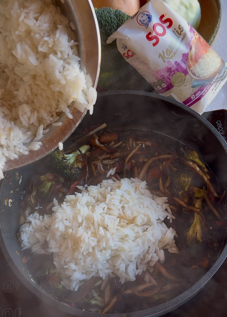 mezclar arroz para wok de arroz con verduras