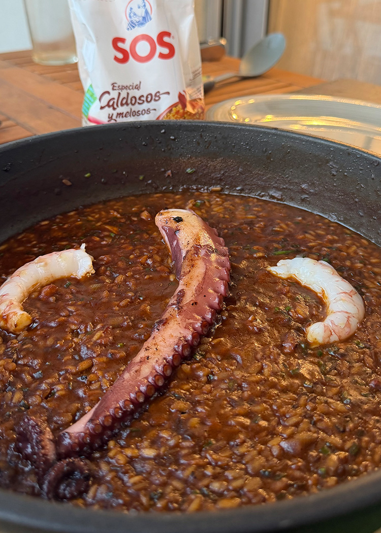 Reposo para arroz con pulpo y gambones