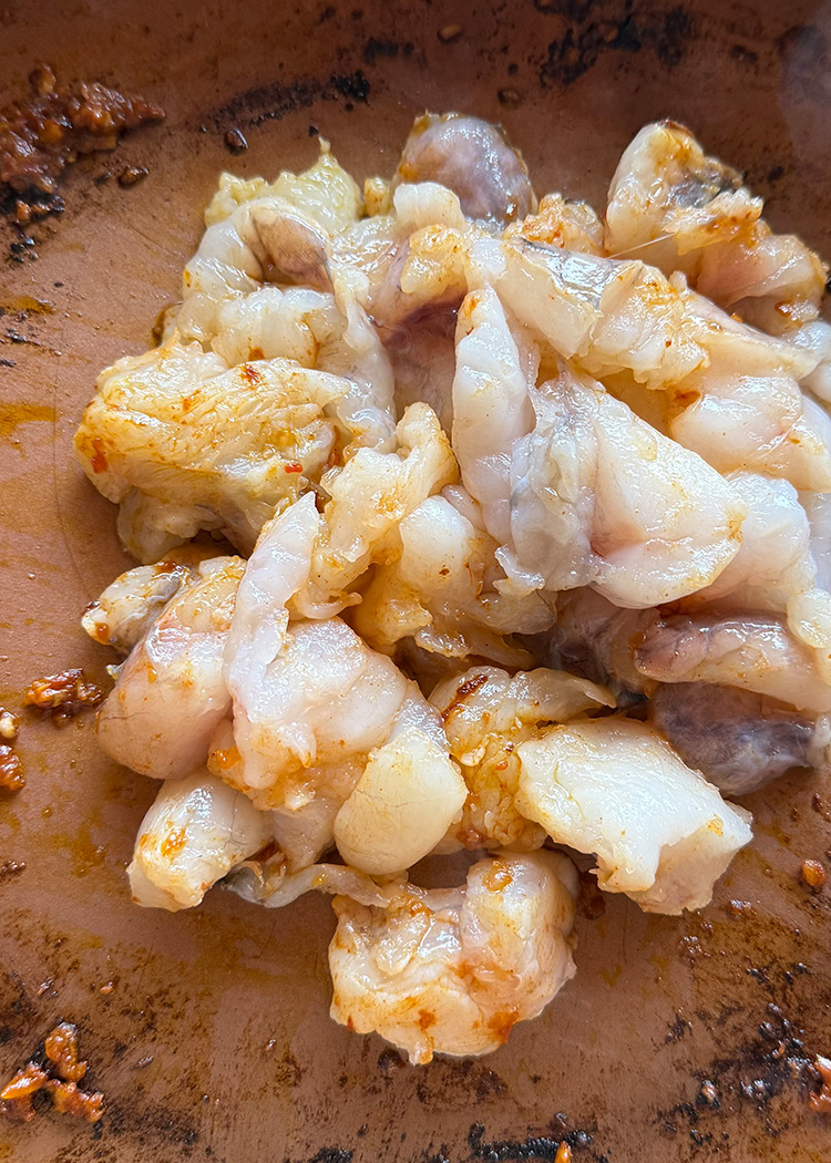 Dorar rape para fideuá de rape