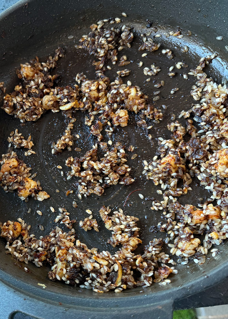 Nacarar arroz para arroz con pulpo y gambones