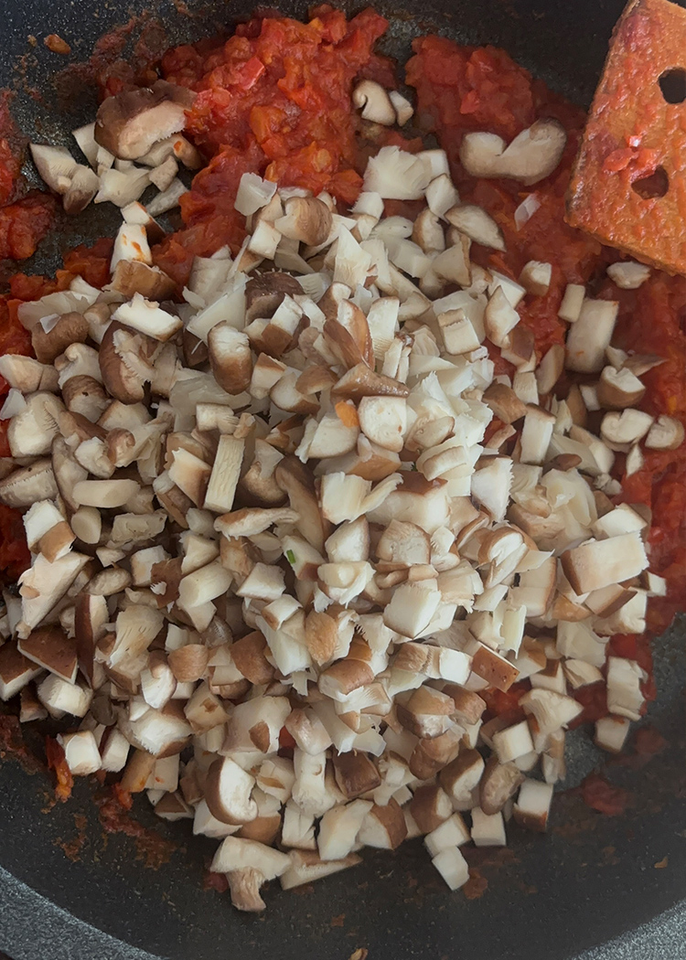 incorpora las setas para arroz con setas