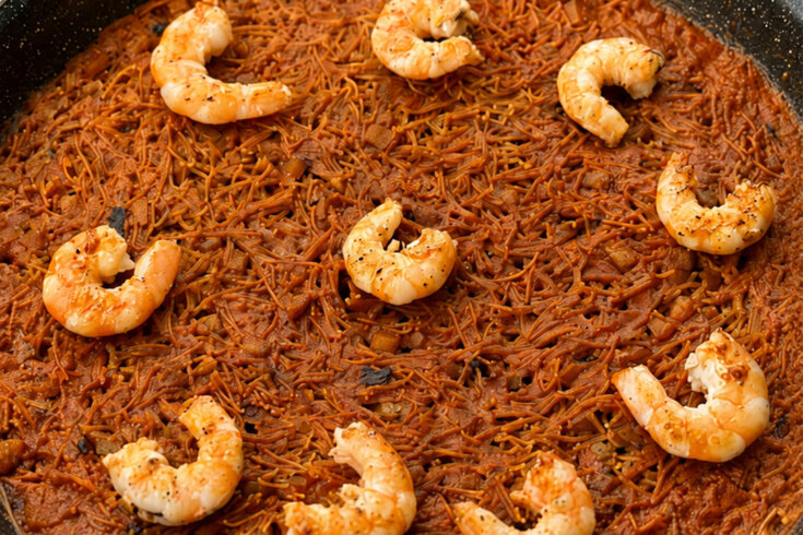 fideuá de choco con langostinos